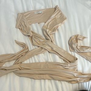 Cream cotton wrap top. Can be worn multiple ways. Size small. No defects.